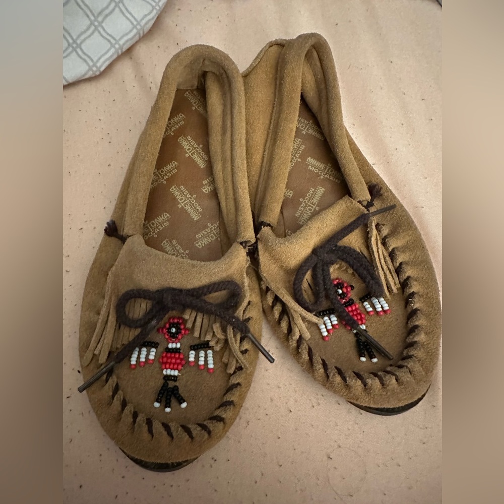 Minnetonka Moccasins size 6 woman